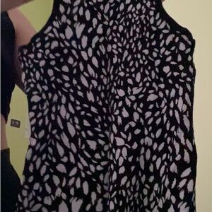 Women's Black and White Patterned Top